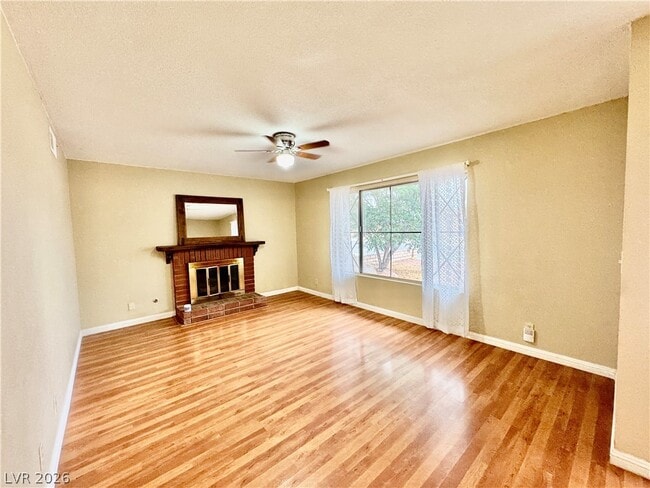 4245 Newhaven Dr in Las Vegas, NV - Building Photo - Building Photo