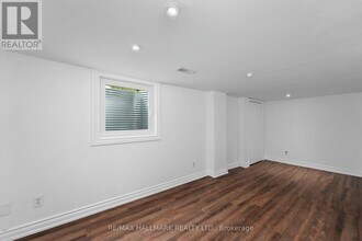 412 Coxwell Ave in Toronto, ON - Building Photo - Building Photo