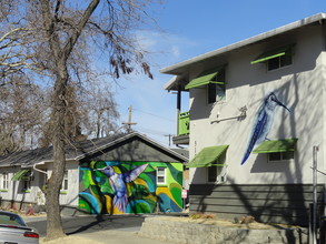 B Street Apartments in Roseville, CA - Building Photo - Building Photo