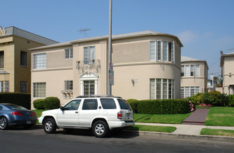 127 N Sweetzer Ave in West Hollywood, CA - Building Photo - Building Photo