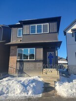 2222 Muckleplum Cres SW in Edmonton, AB - Building Photo