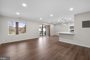 10053 Windstream Dr in Columbia, MD - Building Photo