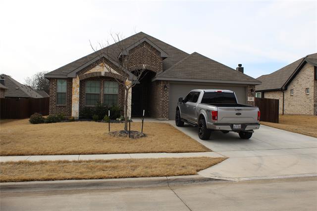 121 Magnolia Dr in Azle, TX - Foto de edificio - Building Photo