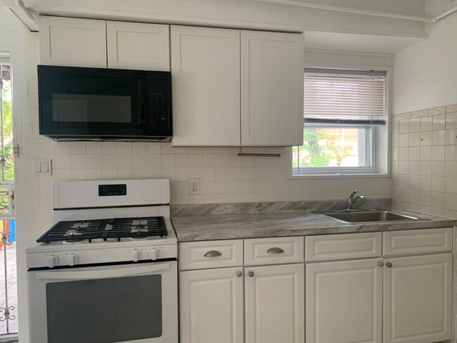3334 Kingsland Ave, Unit 1 in Bronx, NY - Building Photo - Building Photo