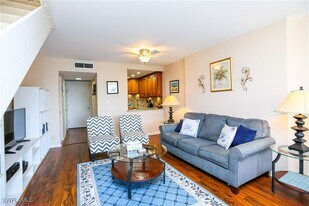 5 Bluebill Ave in Naples, FL - Building Photo