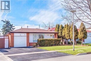 25 Glebe Crescent in Brampton, ON - Building Photo