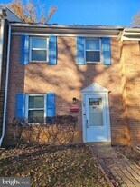 726 Olde Greenwich Cir in Fredericksburg, VA - Building Photo