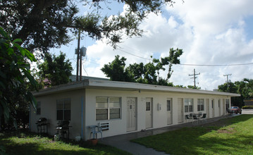 6021 Polk St in Hollywood, FL - Foto de edificio - Building Photo