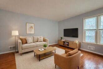 6 Allison Dr in East Brunswick, NJ - Building Photo - Building Photo