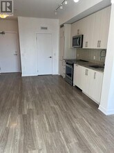 4055-4055 Parkside Village Dr in Mississauga, ON - Building Photo - Building Photo