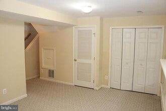 2555 Chase Wellesley Dr in Herndon, VA - Building Photo - Building Photo