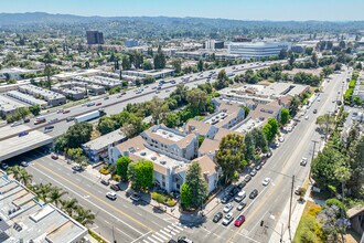18102 Burbank Blvd in Tarzana, CA - Building Photo - Building Photo