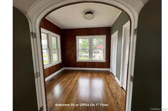 310 Fishel Ave in Riverhead, NY - Building Photo - Building Photo