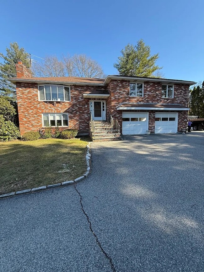 46 Agrillo Cir in Waltham, MA - Building Photo - Building Photo