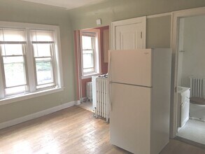 1527 N Marshall St in Milwaukee, WI - Building Photo - Interior Photo