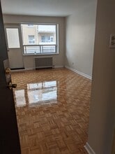 879 Kennedy Rd in Toronto, ON - Building Photo - Building Photo