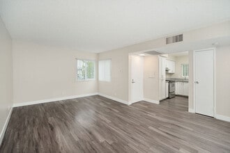 Lynwood Knolls in Vacaville, CA - Building Photo - Building Photo