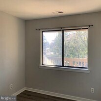 805 Augusta Cir in Mount Laurel, NJ - Building Photo