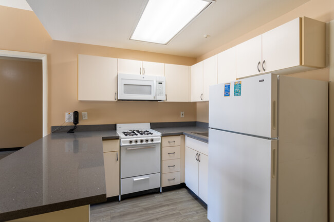 International Village UCR Student Housing in Riverside, CA - Foto de edificio - Interior Photo