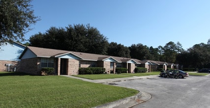 Middleburg Bluffs Apartment in Middleburg, FL - Building Photo - Building Photo