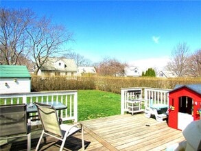 35 Rosa Rd in Middletown, RI - Building Photo - Building Photo