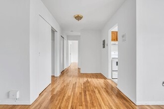 5th Avenue Apartments in Roselle, NJ - Foto de edificio - Interior Photo