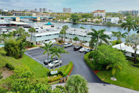 426 SE 17th Ter in Deerfield Beach, FL - Foto de edificio - Building Photo