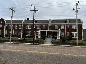 164 N McLean Blvd, Unit 5 in Memphis, TN - Foto de edificio - Building Photo