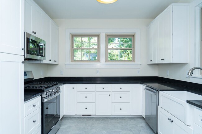 118 Oakhurst Cir in Charlottesville, VA - Building Photo - Building Photo