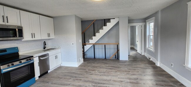 298 Tremont St in Newton, MA - Building Photo - Building Photo