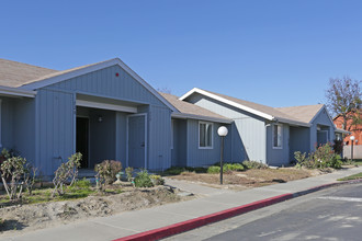 San Joaquin Senior Apartments in San Joaquin, CA - Building Photo - Building Photo