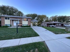 681 E 2300 N in Ogden, UT - Foto de edificio - Building Photo