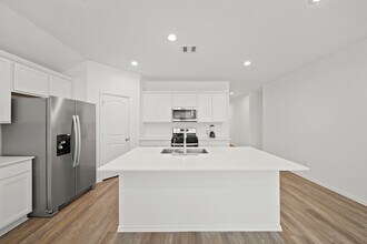 210 Bella Wy in Pinehurst, TX - Foto de edificio - Building Photo