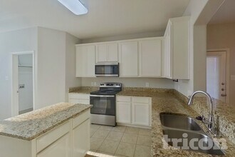 1470 Waldrop Dr in Lancaster, TX - Building Photo - Building Photo