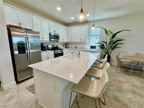 8141 Sternway Rd in Sarasota, FL - Building Photo - Building Photo