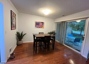 9 Cambridge Rd in Bedminster, NJ - Building Photo - Building Photo