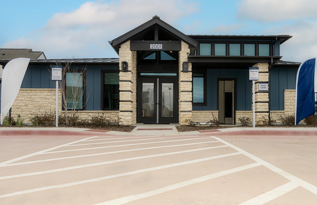 Silver Apartments in Halliday, ND - Foto de edificio