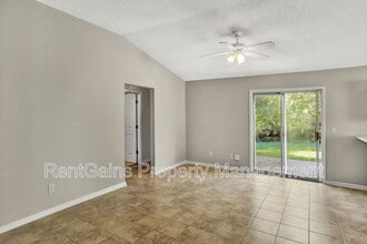 2067 Wax Myrtle Ct in Orange Park, FL - Building Photo - Building Photo