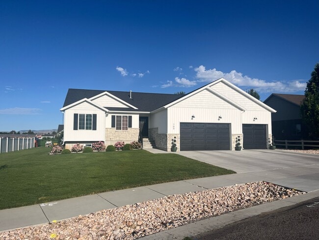 property at 704 700 E