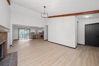 8040 Geneva St in Woodridge, IL - Building Photo - Building Photo