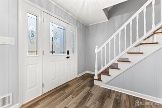 14 Mayling Ct in Edison, NJ - Building Photo - Building Photo