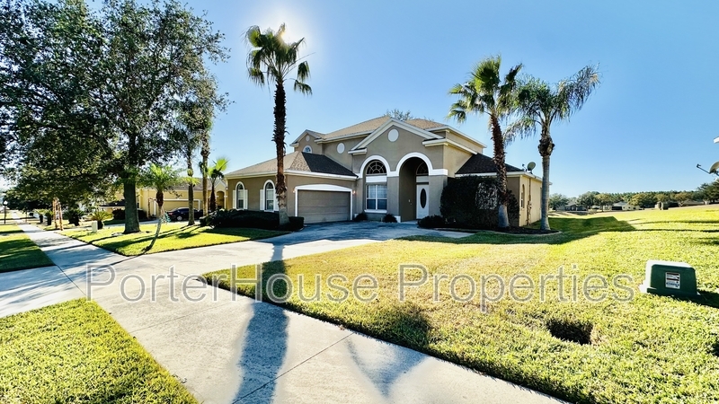 2859 Majestic Isle Dr in Clermont, FL - Building Photo