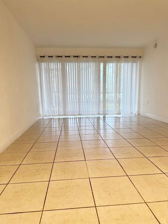 4205 N University Dr, Unit 111 in Sunrise, FL - Foto de edificio - Building Photo