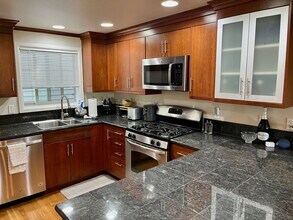 1512 Taylor Ave N in Seattle, WA - Building Photo - Building Photo