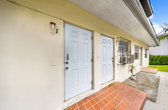 221 NW 16th Ave in Miami, FL - Building Photo - Interior Photo