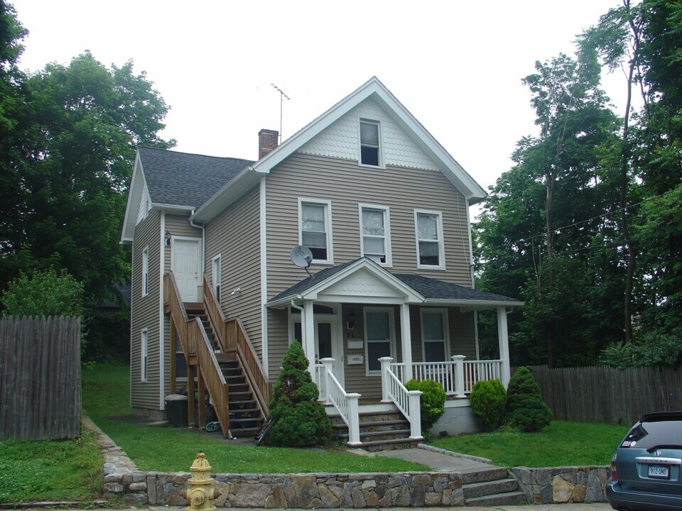 31 Clay St, Unit 1 in Norwalk, CT - Building Photo