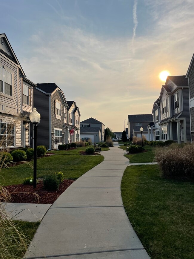 1068 E 115th Ct in Crown Point, IN - Foto de edificio - Building Photo