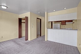 Arbor Pointe in Anchorage, AK - Foto de edificio - Building Photo