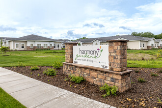 Harmony Gardens in Maplewood, MN - Foto de edificio - Building Photo