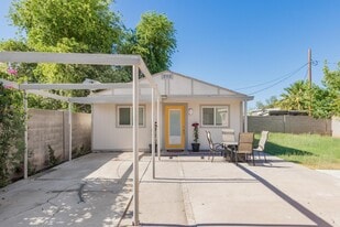 2524 E Willetta St in Phoenix, AZ - Building Photo